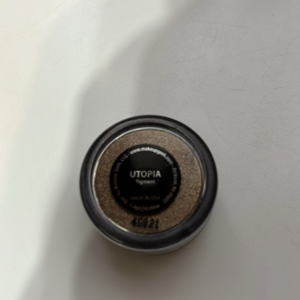 Makeup Geek Utopia Glitter Pigment - Picture 3 of 4